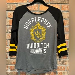Harry Potter Hogwarts top 3/4 length sleeves.Hufflpuff Quidditch. Excellent con.